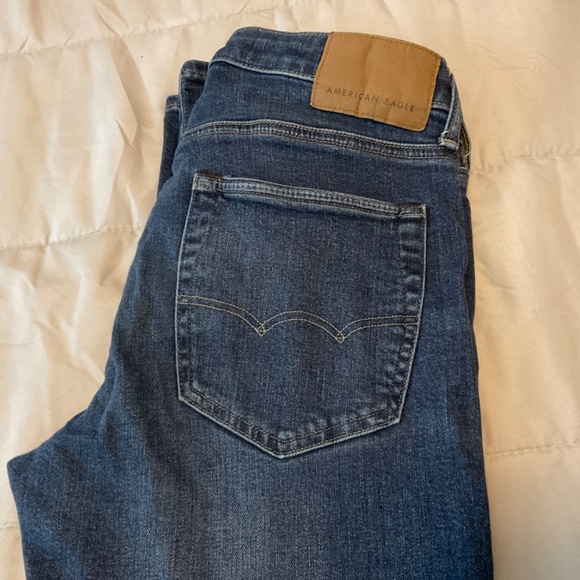 AE Like NEW Airflex Jeans - Picture 4 of 5